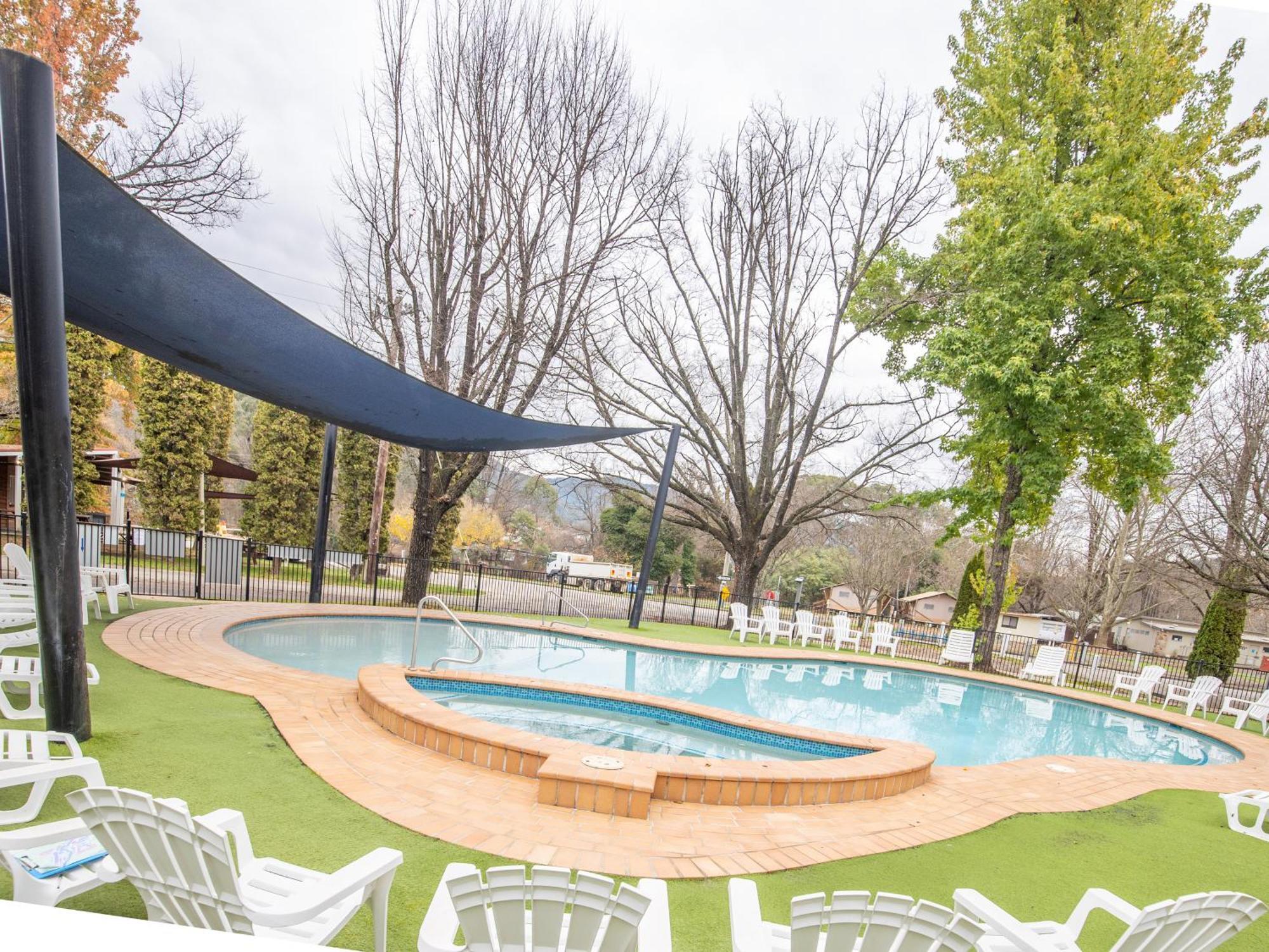Nrma Bright Holiday Park Extérieur photo